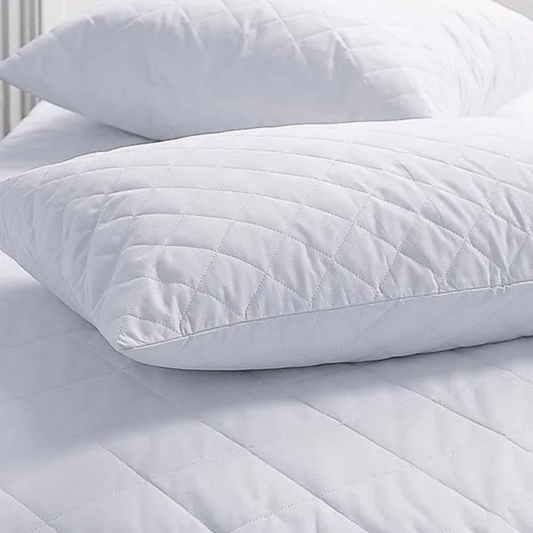 Waterproof quilted pillow protector