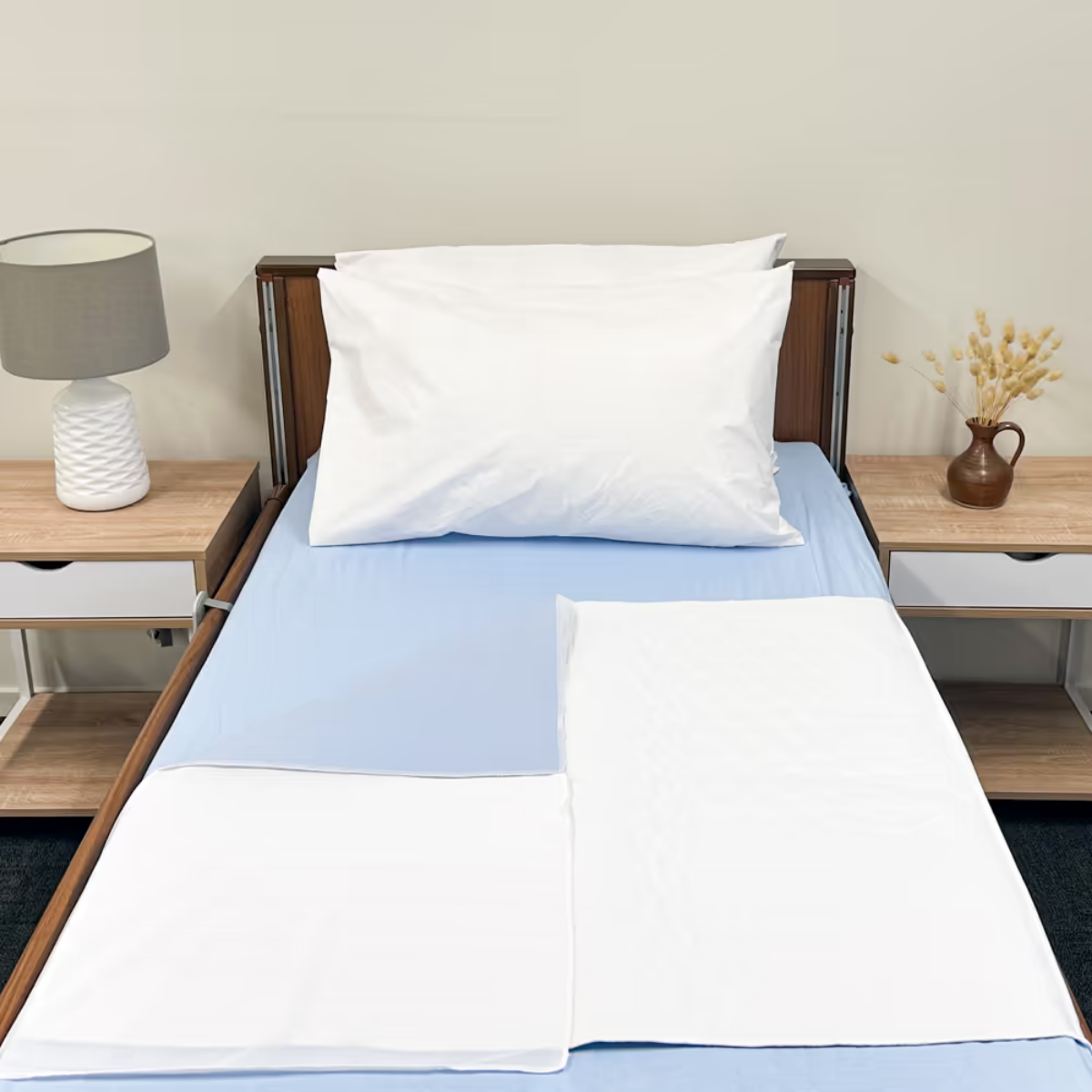 Washable bed pad in super blue with flaps - 1500 ml absorbency