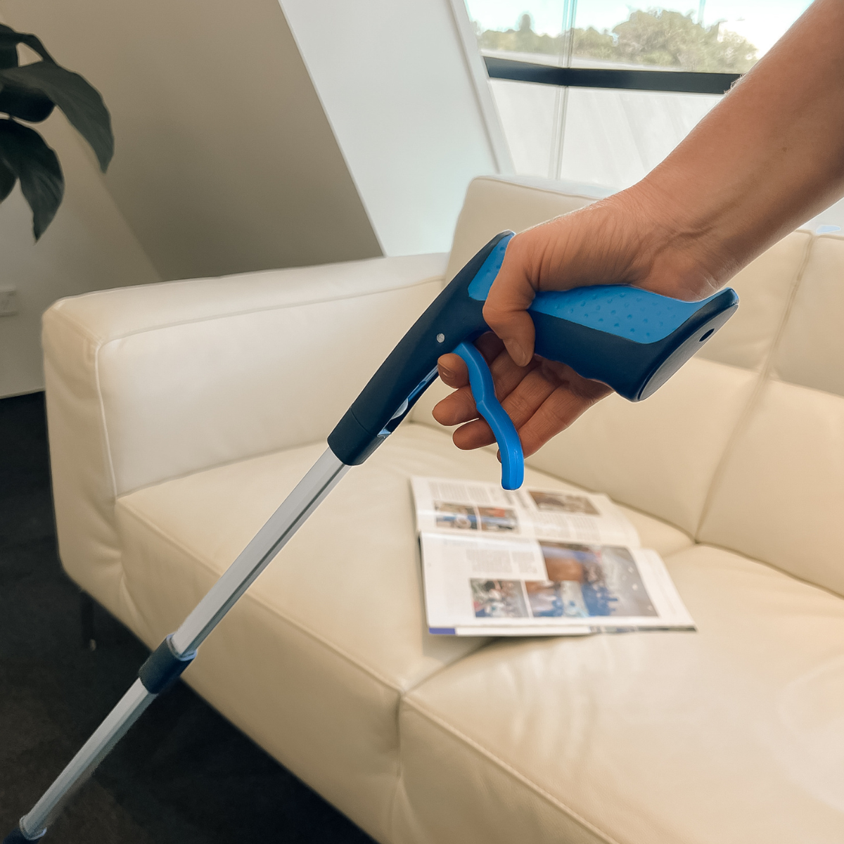 Foldable helping hand reacher