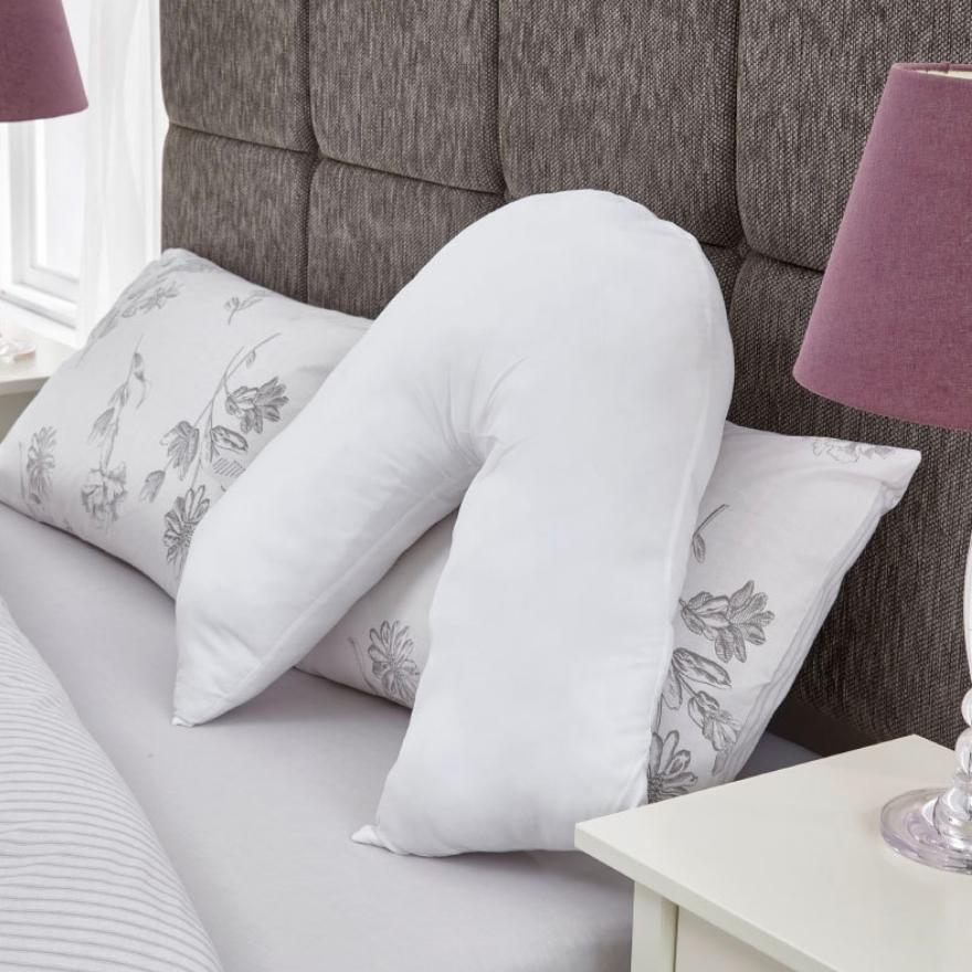 Snug vee tri-pillow