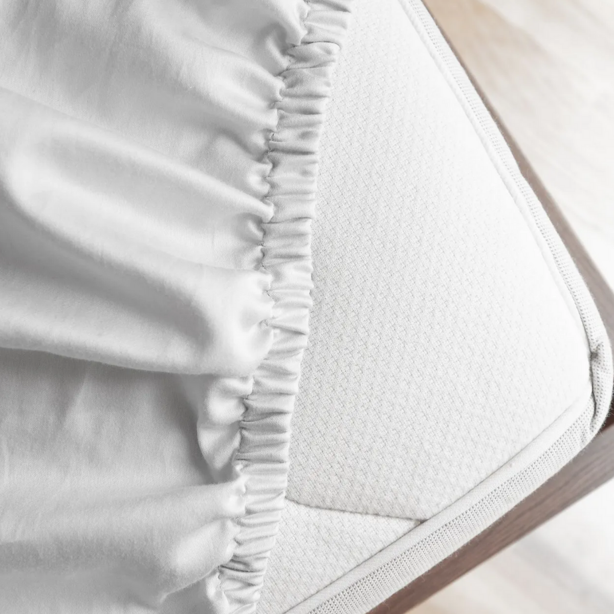 Queen waterproof fitted sheet