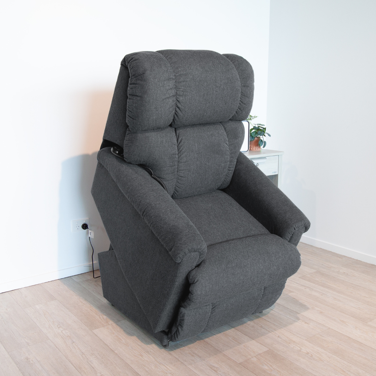 La-Z-Boy Pinnacle platinum powerlift recliner chair