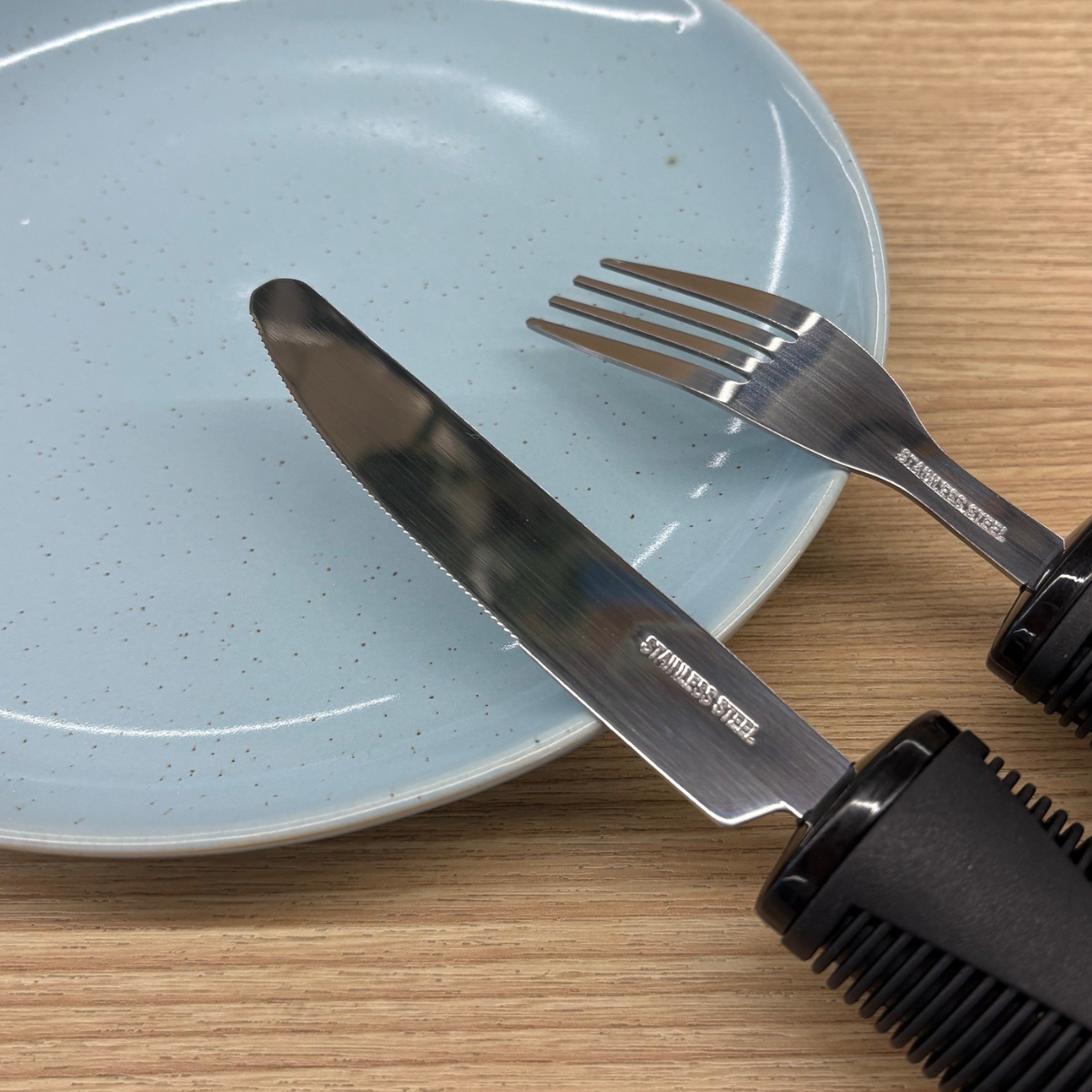 Adaptive easy grip cutlery set